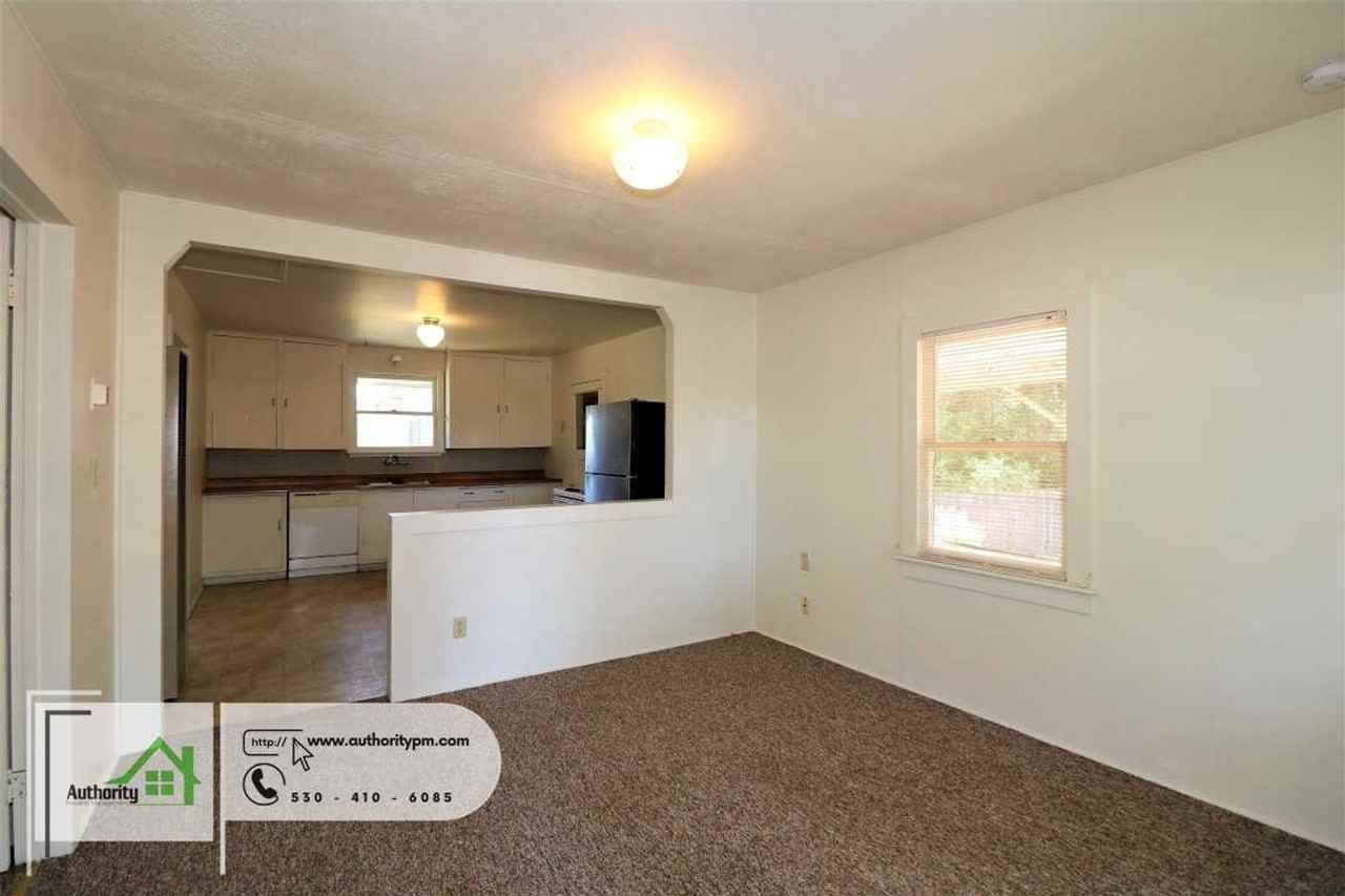 1825 Grand Coulee Blvd - Photo 3 of 15