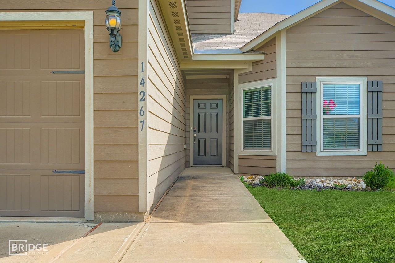 14267 Chaps Dr - Photo 3 of 30