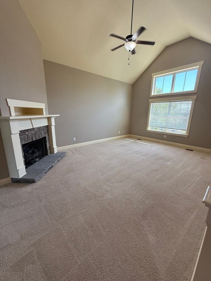 1033 Jonas Dr - Photo 2 of 31