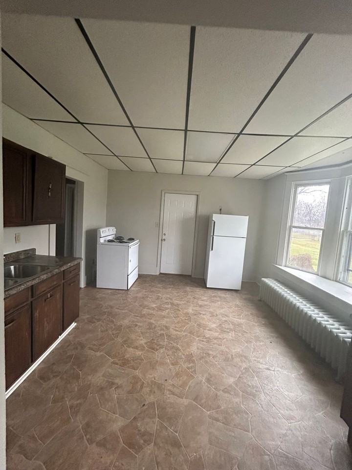 2519 Holton Ave - Photo 3 of 11