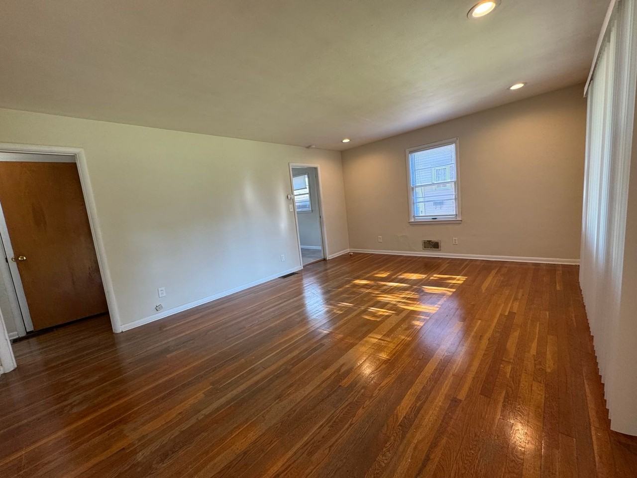 2449 S 8th St - Photo 3 of 17