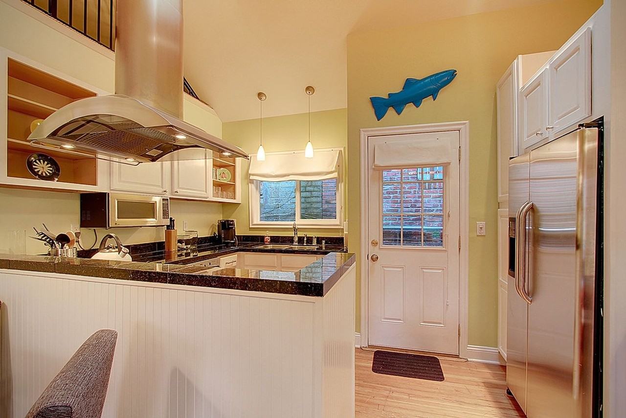 421 10th Ave E #C - Photo 5 of 12