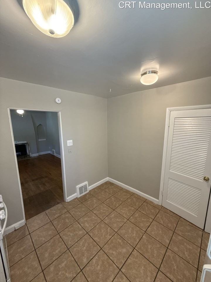 1590 Syracuse St - Photo 5 of 20