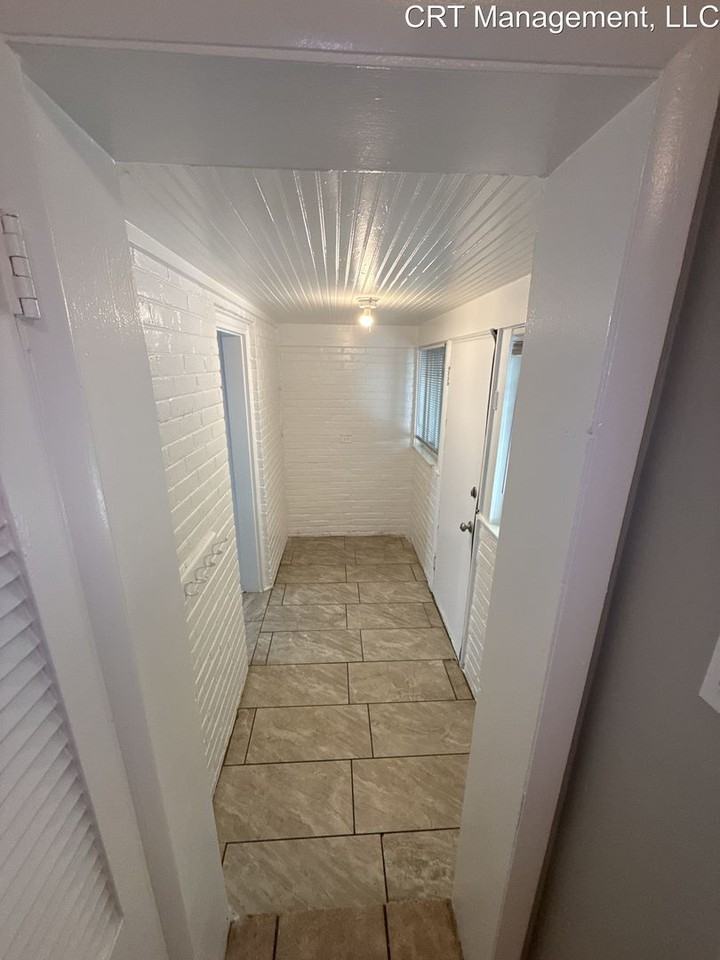 1590 Syracuse St - Photo 6 of 20