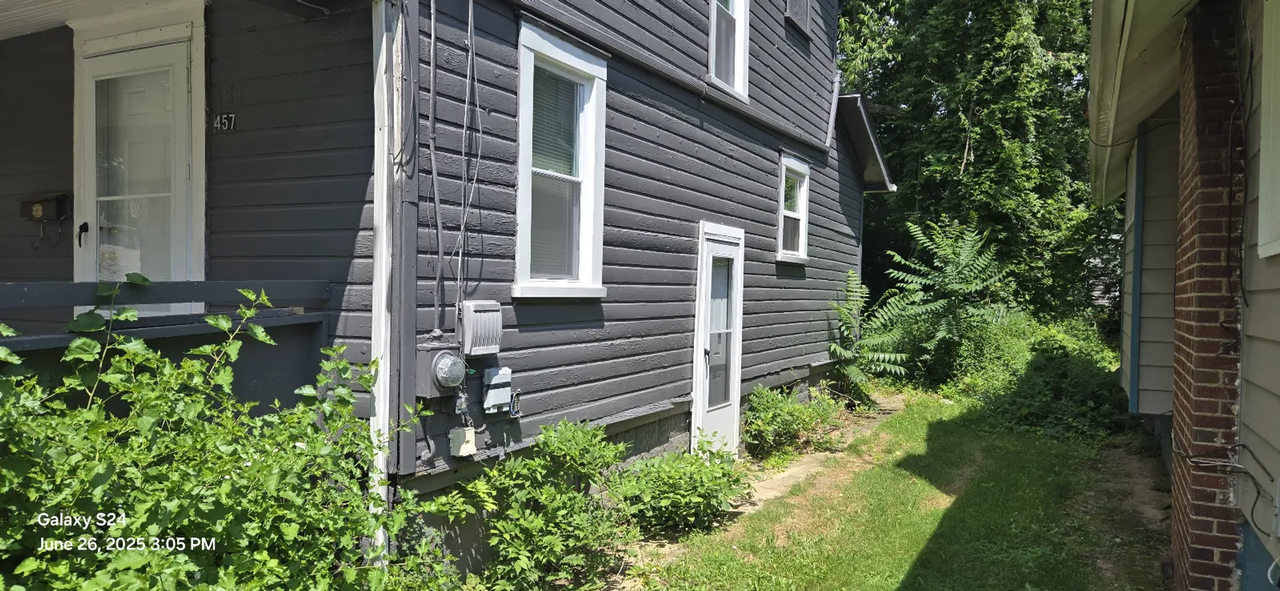 457 Bacon Ave - Photo 2 of 15