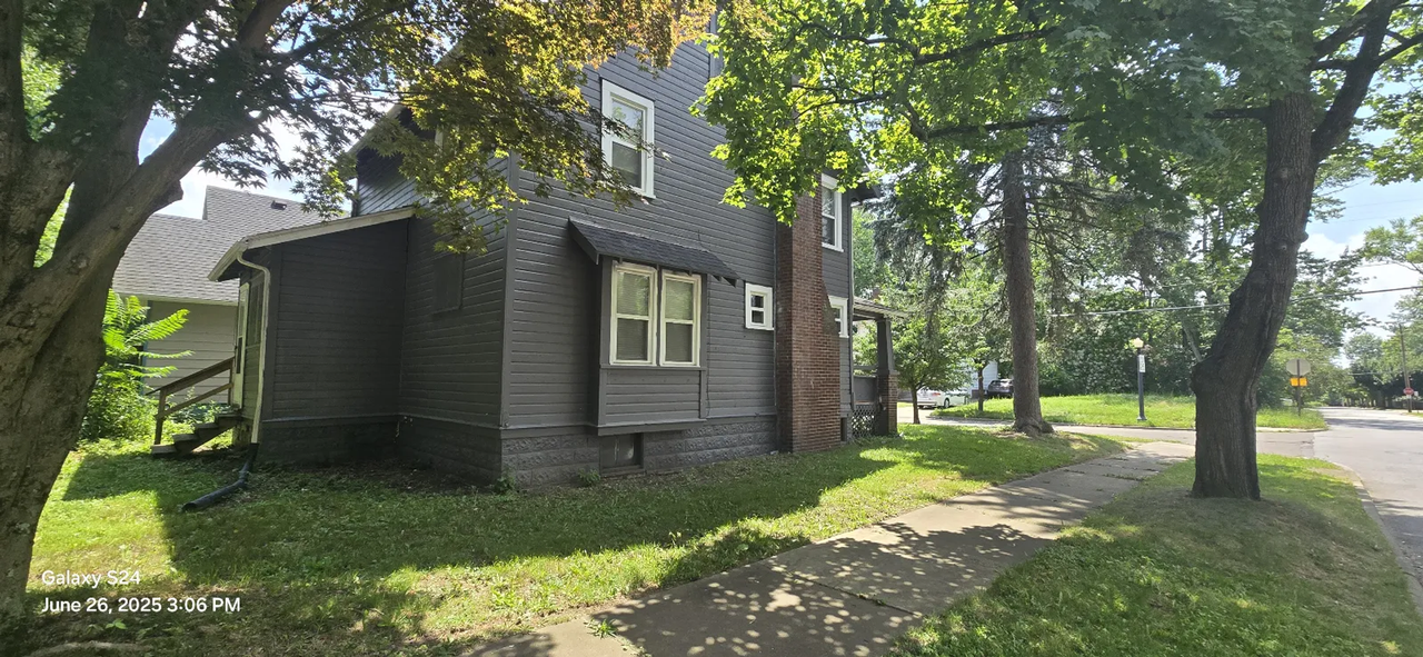 457 Bacon Ave - Photo 4 of 15