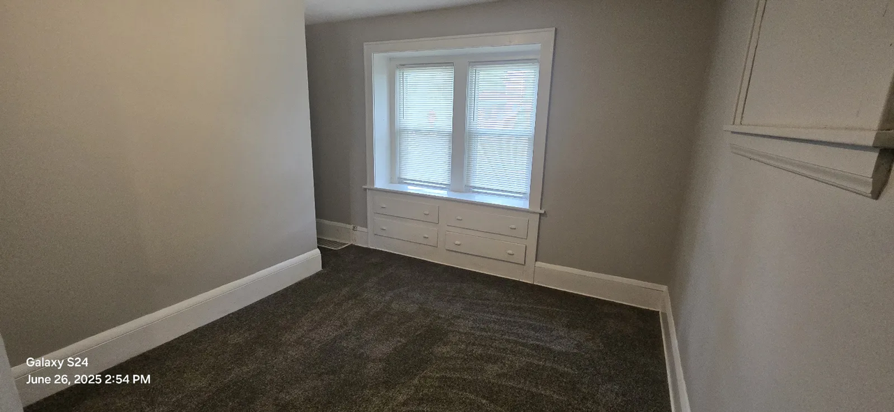 457 Bacon Ave - Photo 6 of 15