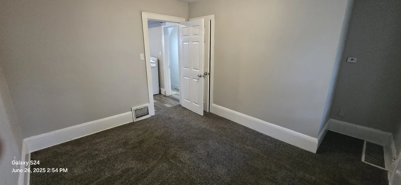 457 Bacon Ave - Photo 7 of 15