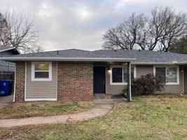featured image of 444 S Elm Ct