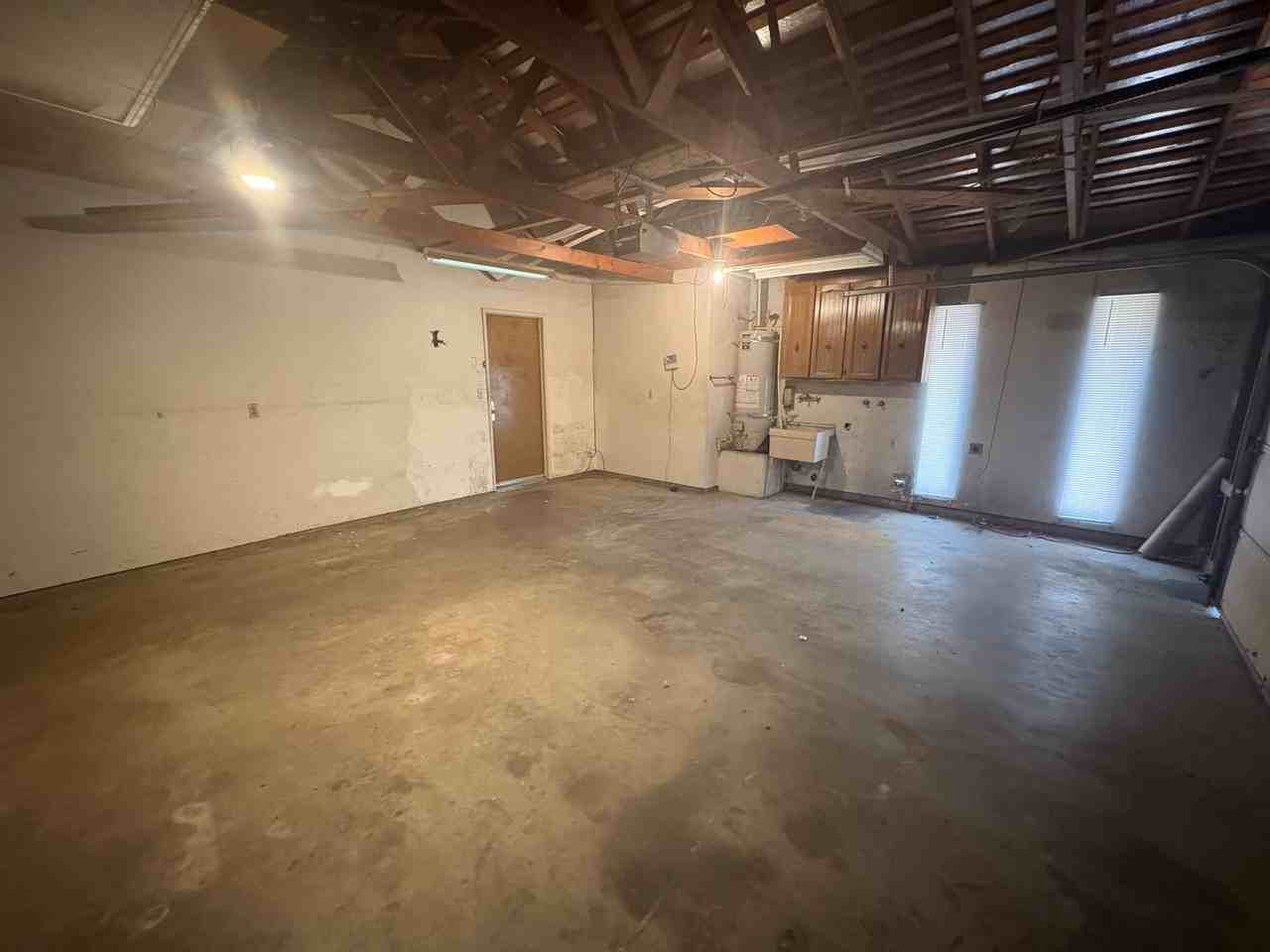 1782 N Klein Ave - Photo 3 of 35