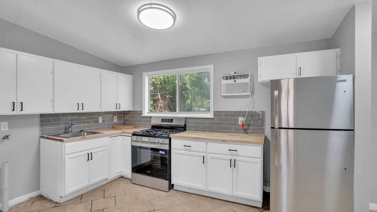 2844 E 43rd St N - Photo 3 of 14