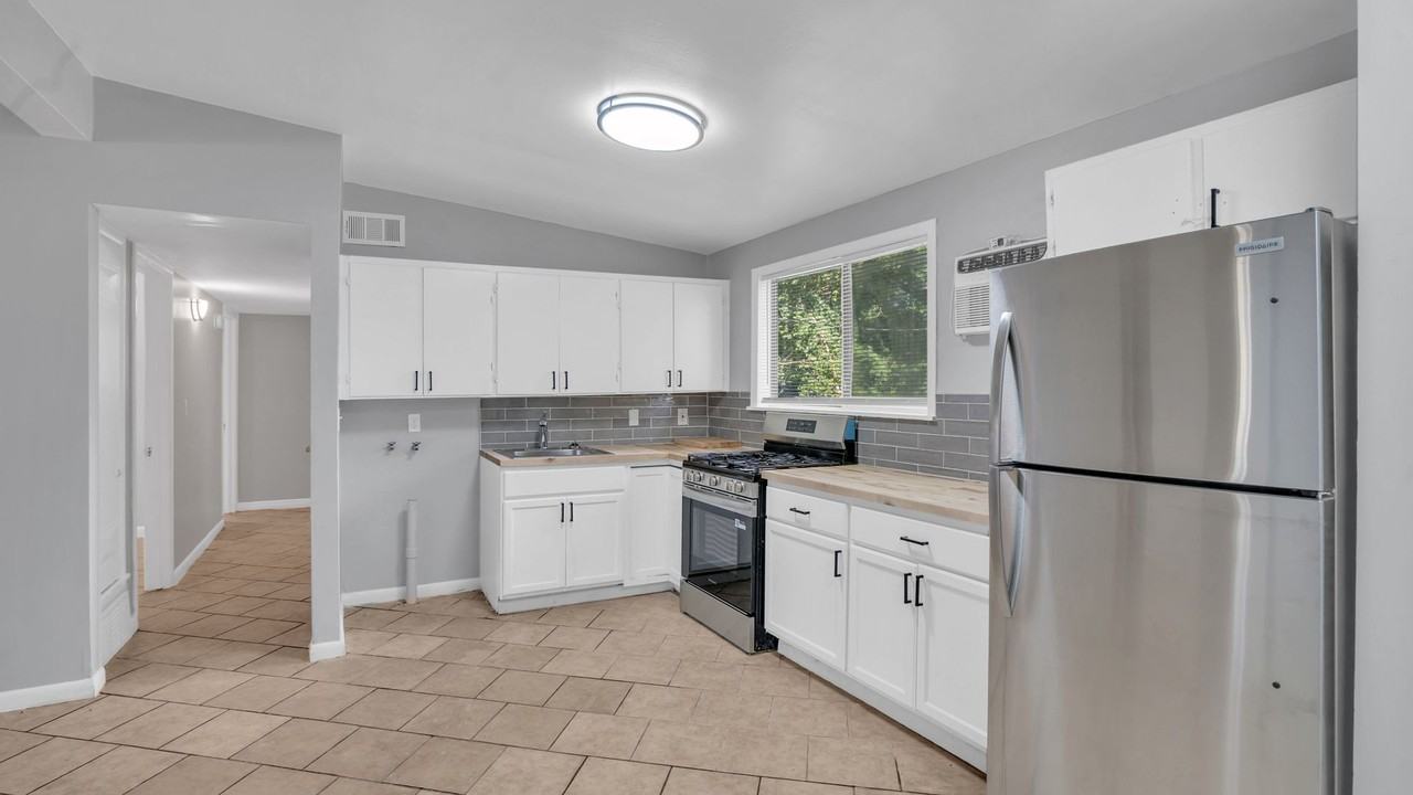 2844 E 43rd St N - Photo 4 of 14