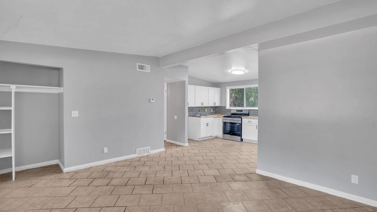 2844 E 43rd St N - Photo 6 of 14