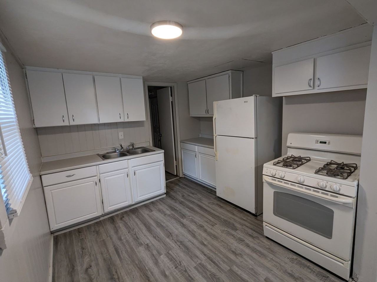 428 La Rosh Street Ct - Photo 3 of 9