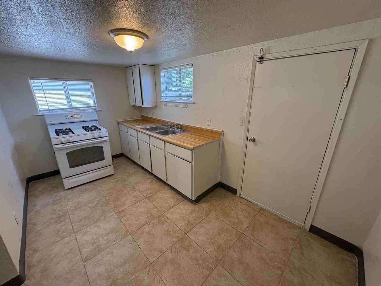 440 S L St - Photo 2 of 20