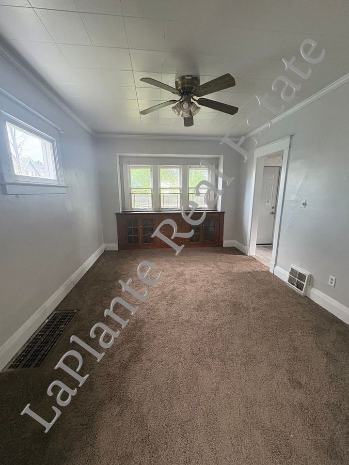 1014 Berdan Ave - Photo 2 of 8