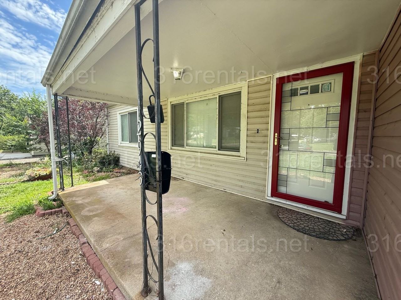 2943 S Volutsia St - Photo 3 of 17