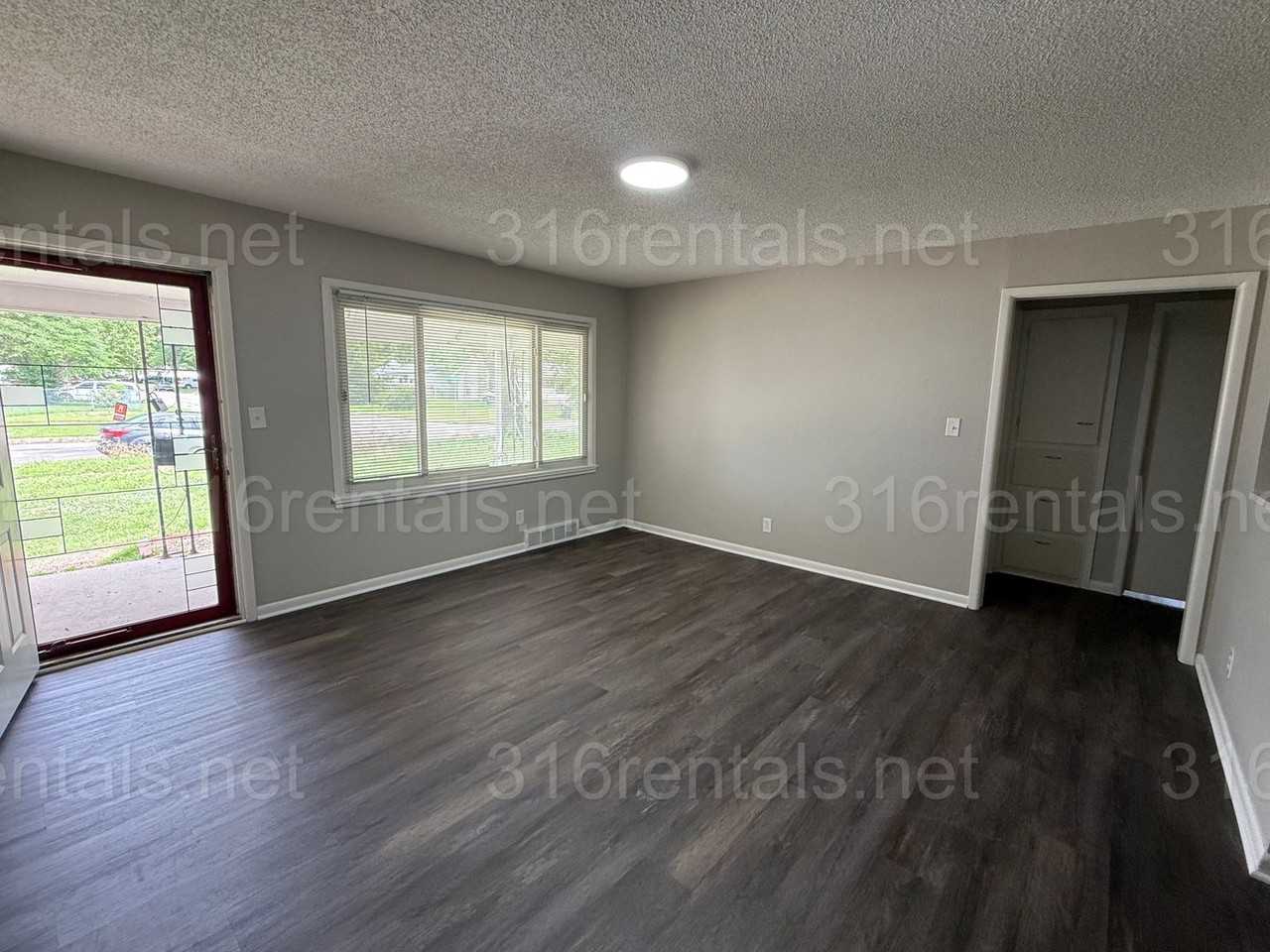 2943 S Volutsia St - Photo 4 of 17