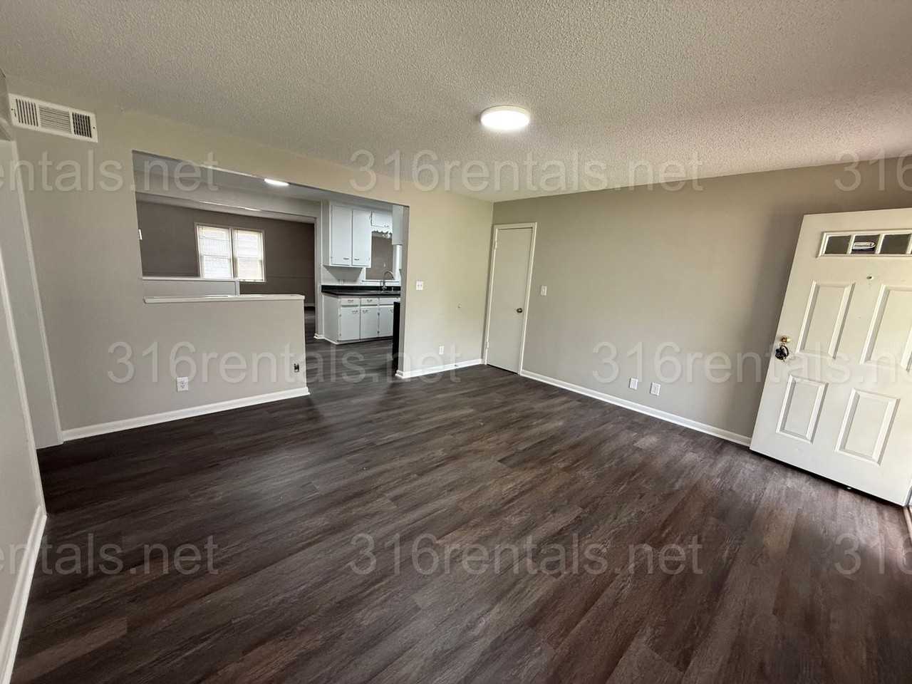 2943 S Volutsia St - Photo 5 of 17