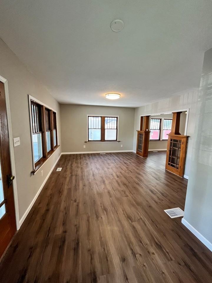 1530 E 14th St - Photo 4 of 18