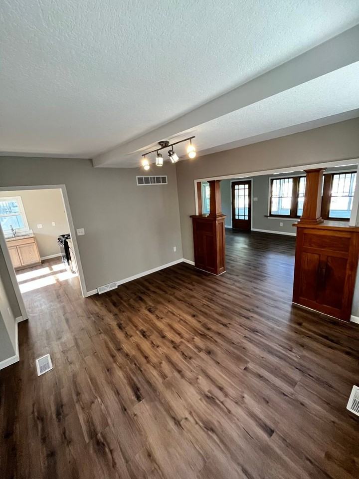 1530 E 14th St - Photo 5 of 18