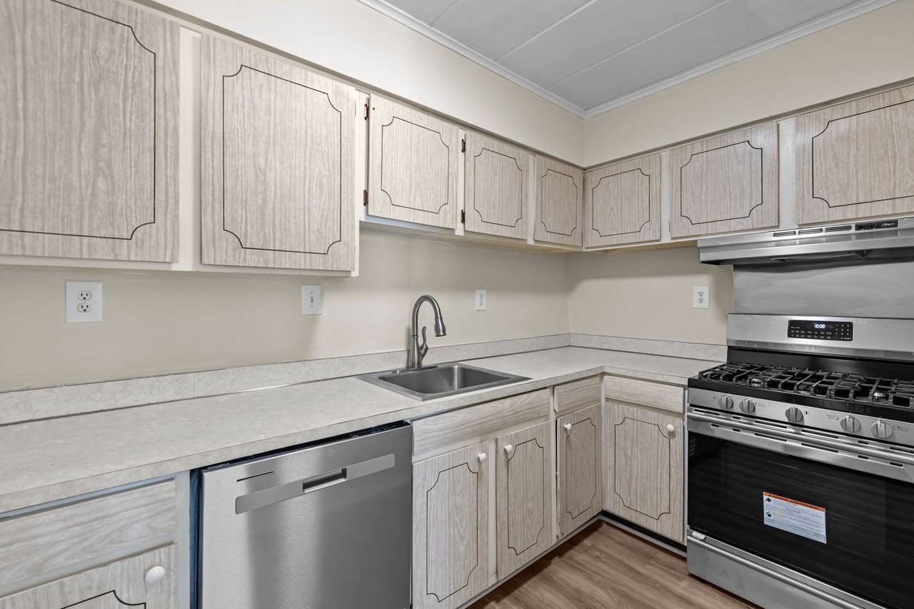 1005 Woodrow Ave - Photo 3 of 22
