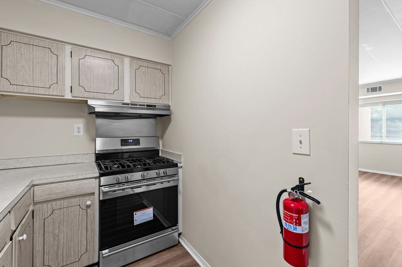 1005 Woodrow Ave - Photo 4 of 22