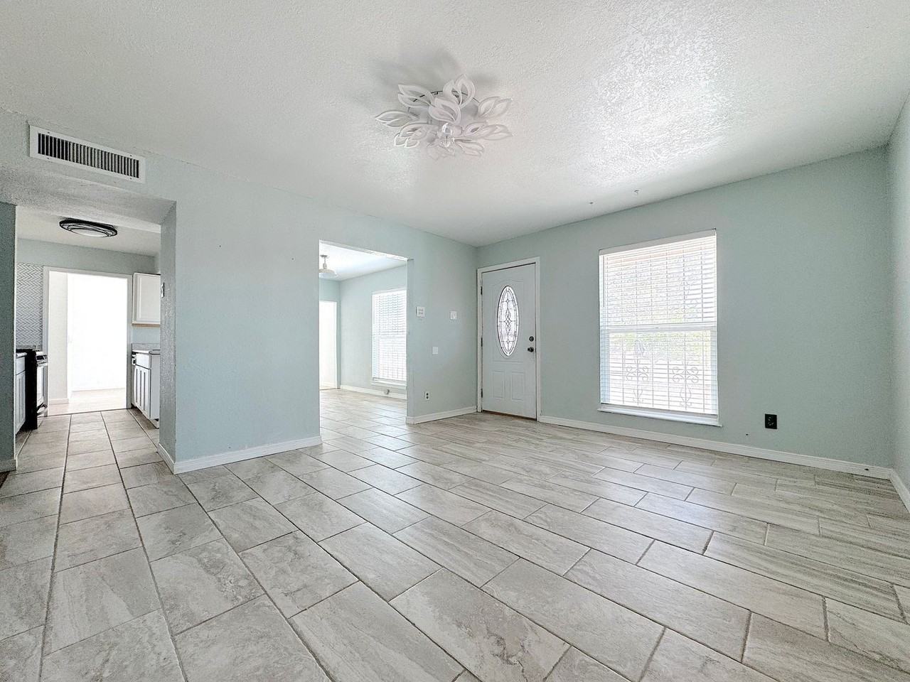 10745 Tourmaline St - Photo 3 of 33