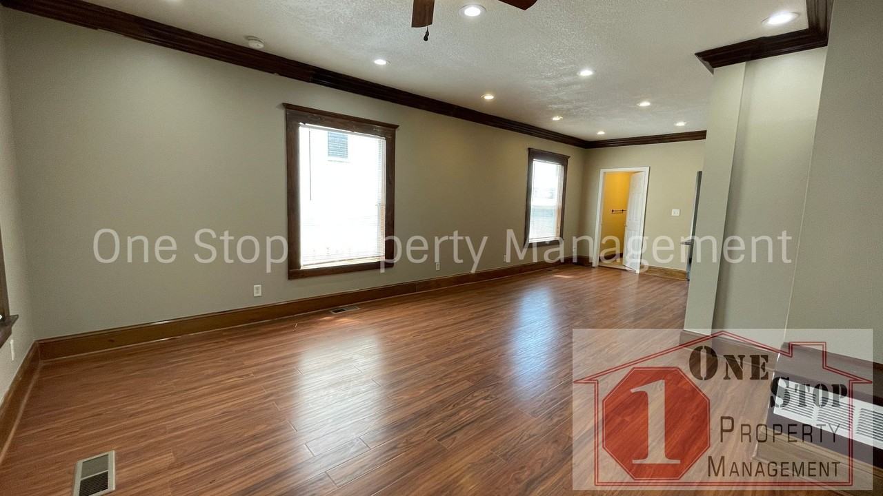5045 E 8th St - Photo 2 of 17