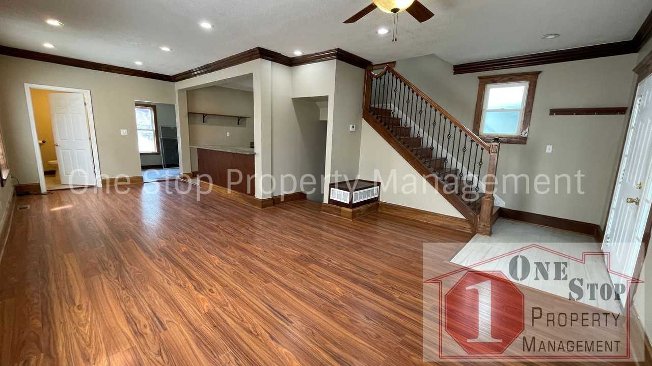 5045 E 8th St - Photo 3 of 17