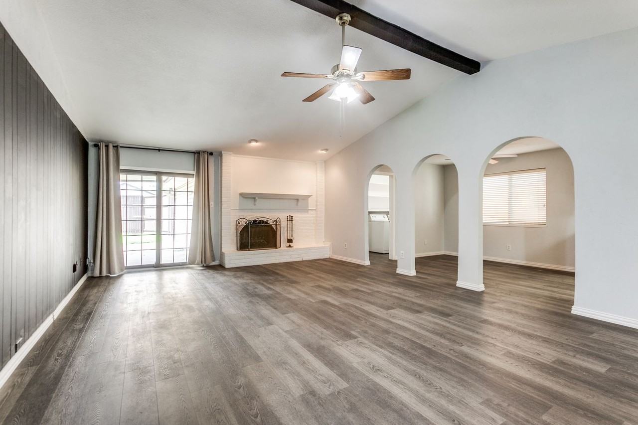 2130 Richwood Dr - Photo 3 of 12