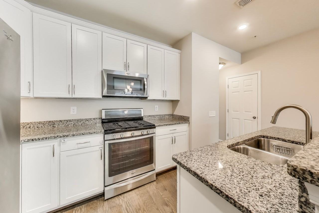 645 Diamondback Dr - Photo 2 of 32