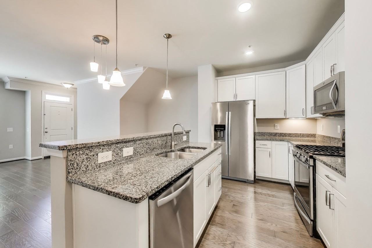 645 Diamondback Dr - Photo 3 of 32