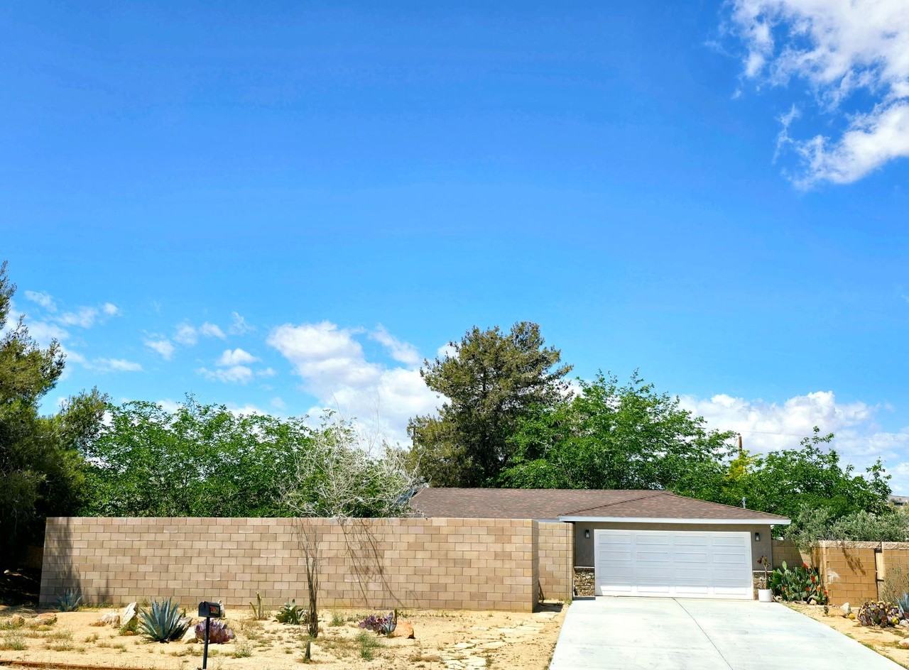 4796 Camarilla Ave - Photo 2 of 21