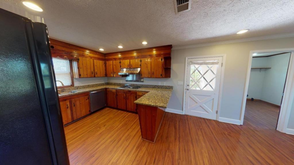 706 Indiana Ave - Photo 3 of 14