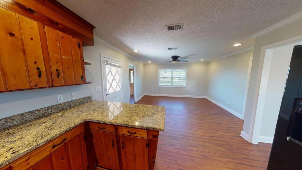 706 Indiana Ave - Photo 5 of 14
