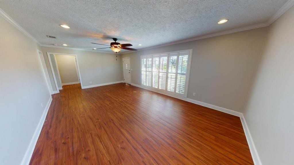 706 Indiana Ave - Photo 6 of 14