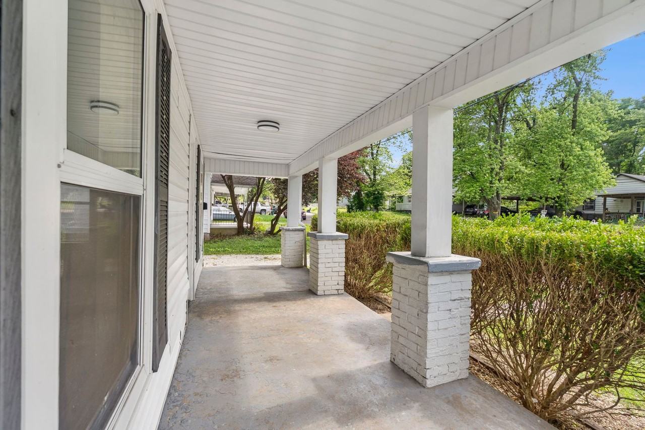 2146 N Roosevelt Ave - Photo 2 of 28