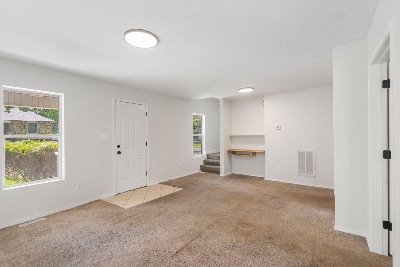 2146 N Roosevelt Ave - Photo 5 of 28