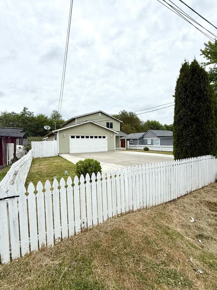 1532 Ne Echo Dr - Photo 3 of 31