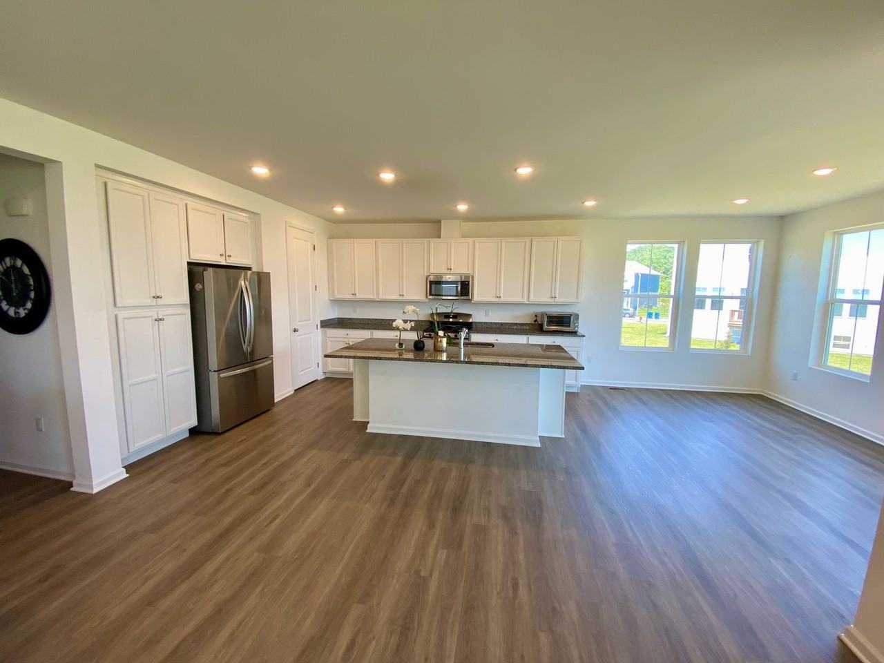 8 N Durham Dr - Photo 3 of 33