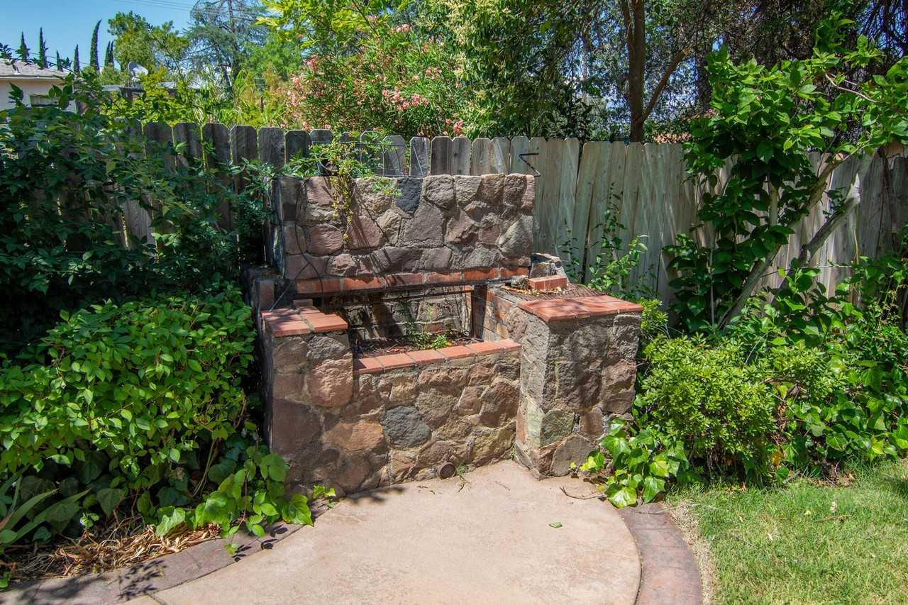 1325 Walnut Avenue - Photo 7 of 37