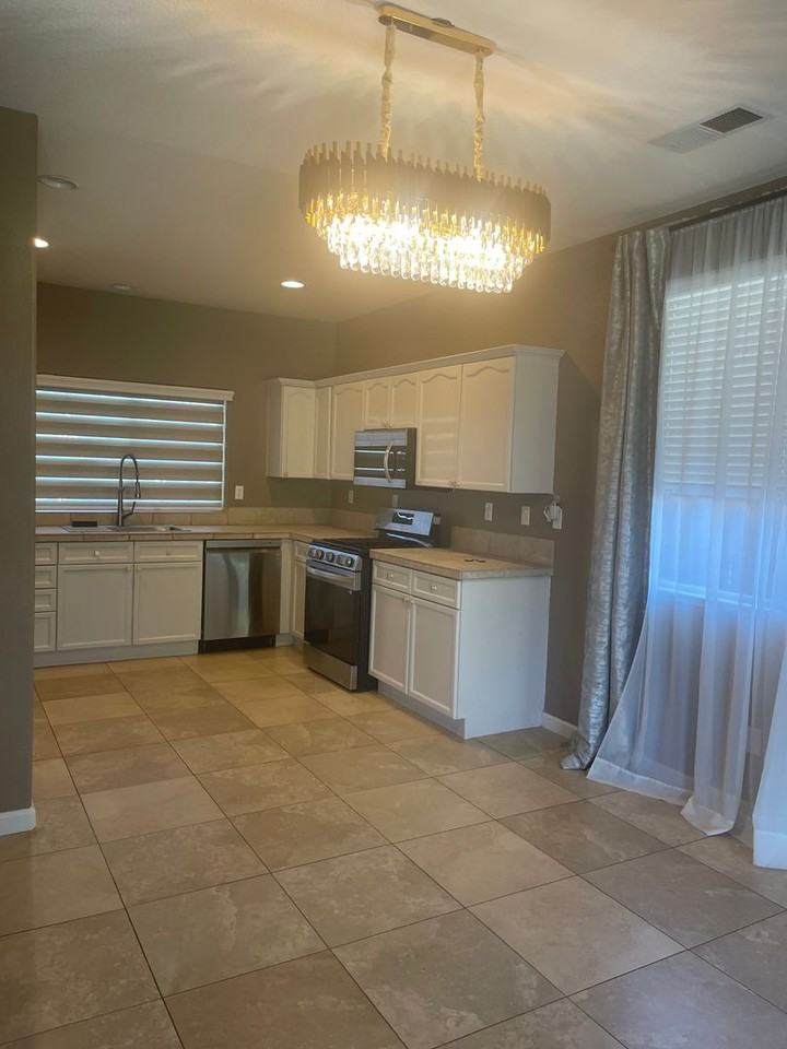 1721 Camaraderie Way - Photo 3 of 15