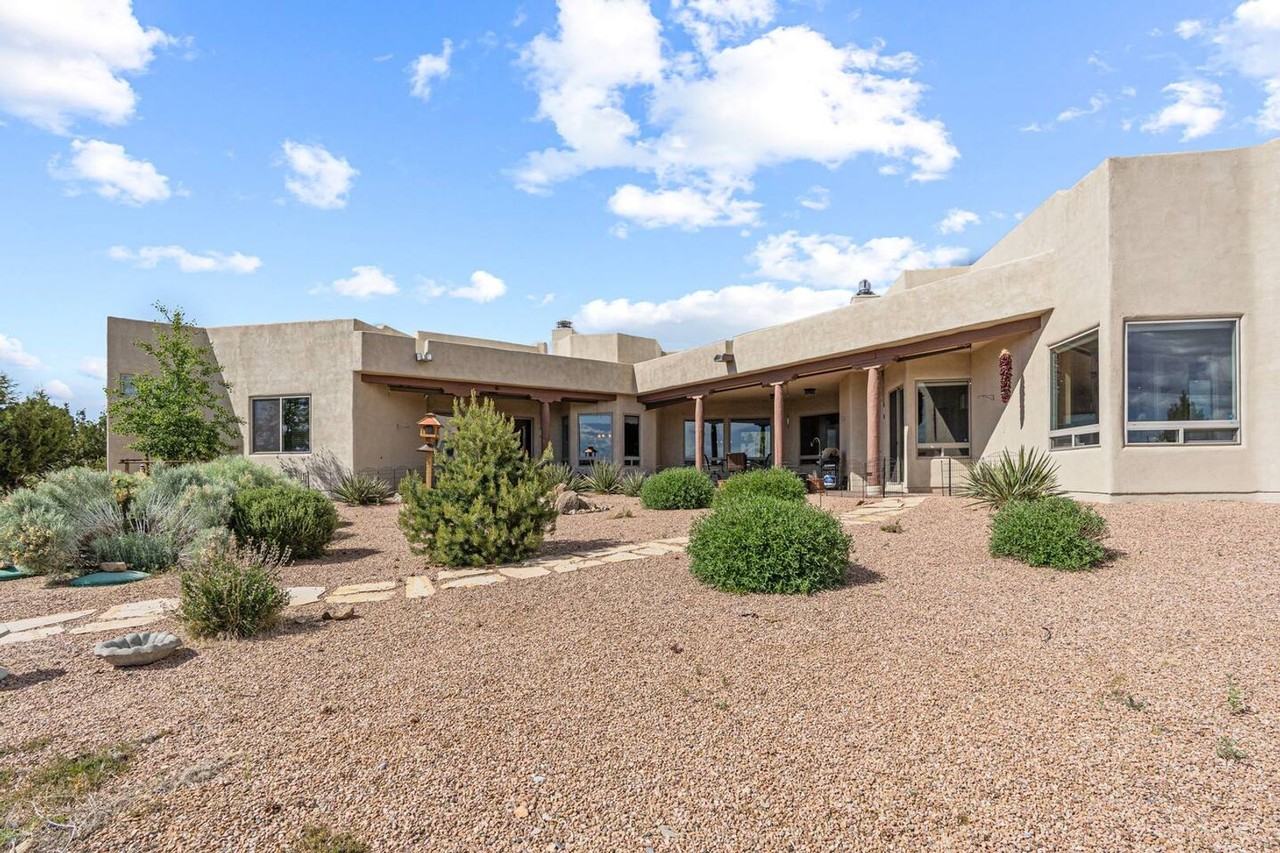 8 E Long View Dr - Photo 3 of 50