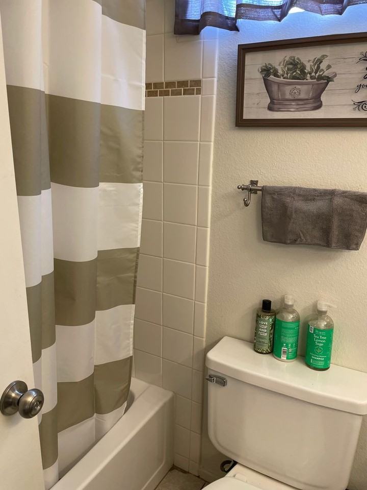 1608 W Hillside Pl - Photo 5 of 18