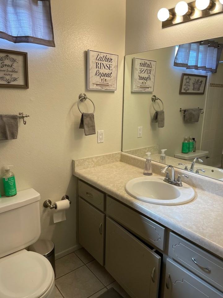 1608 W Hillside Pl - Photo 6 of 18