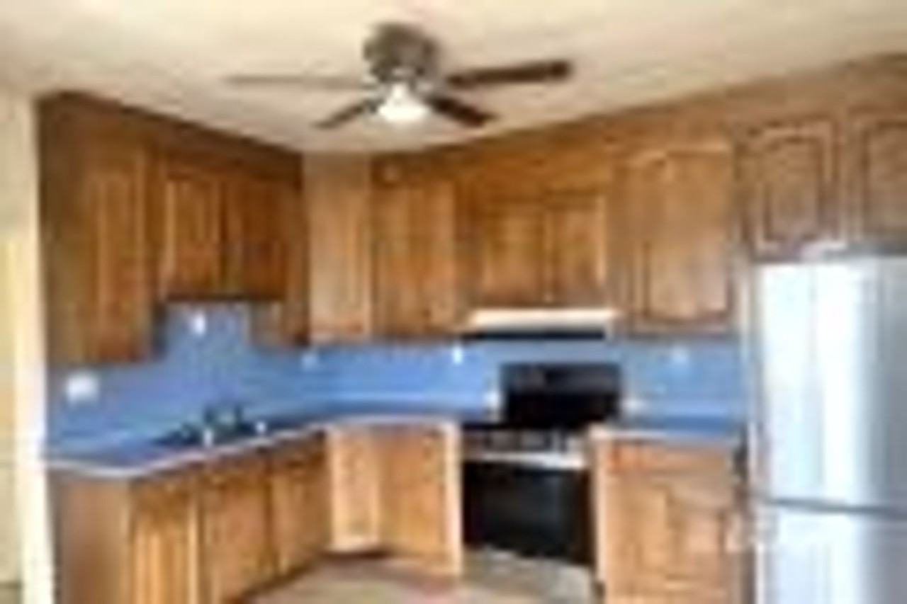 917 Hamilton St - Photo 3 of 11