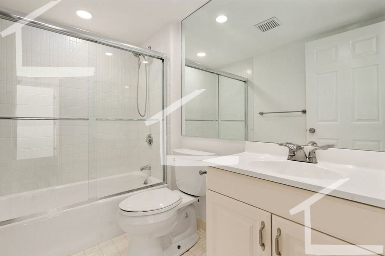 179 Oak St - Photo 6 of 8