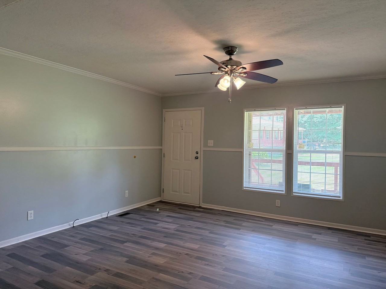 4744 Lee Rd - Photo 2 of 8