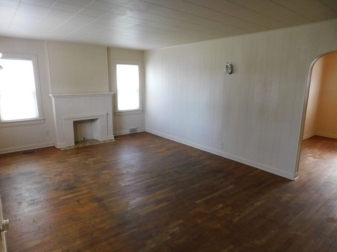 504 N Alleghany St - Photo 3 of 15